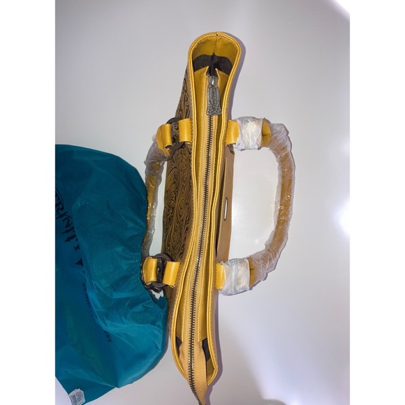 TRINITY RANCH TOOLED LEATHER PURSE - Picture 6 of 6